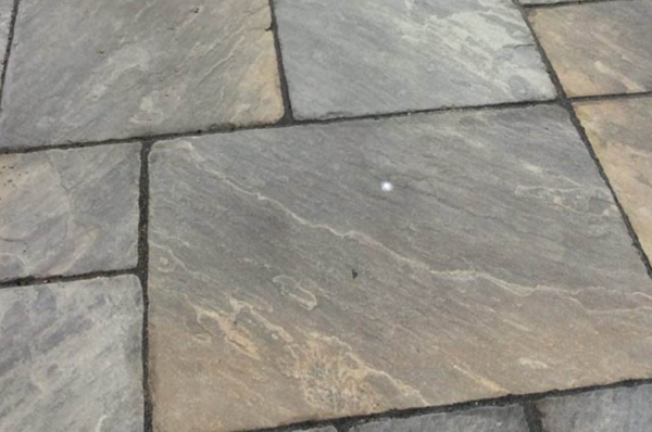 Batu Koral Berwarna sebagai Paving